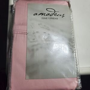 NWT Amadeus Fine Linens Rose King Pillowcase Set- 400 Threadcount